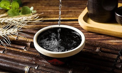 杯酒见世界,一味醉春秋:与台乡窖共赴一场穿越山川时光的酱酒品味之旅